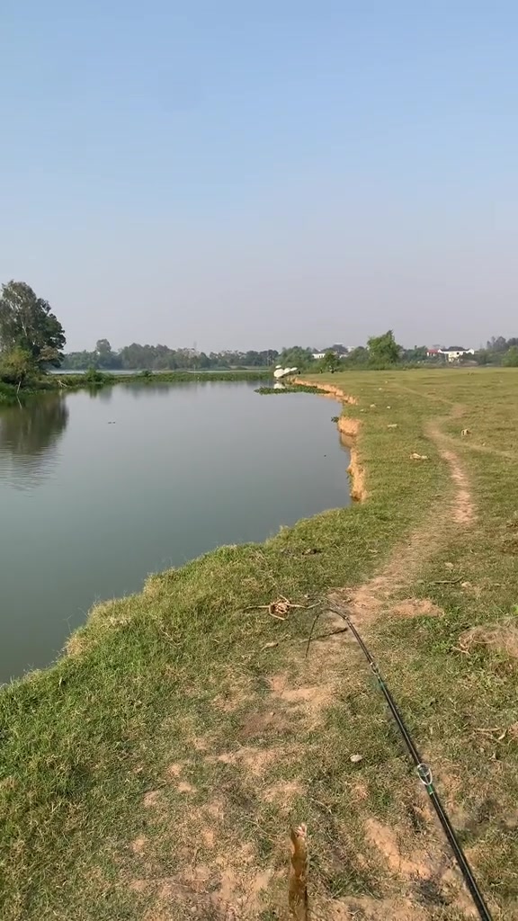 Đầm Vạc – phía sau bệnh viện